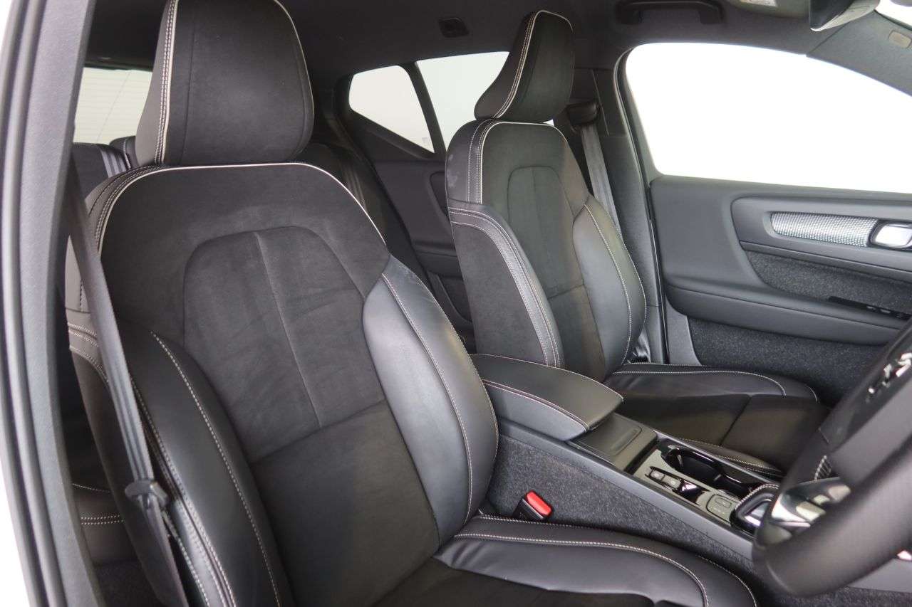 2021 VOLVO XC40 2021 VOLVO XC40