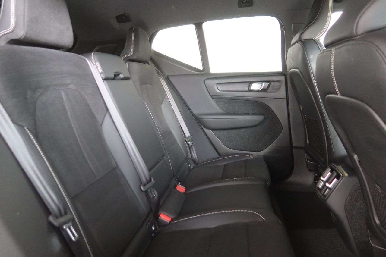 2021 VOLVO XC40 2021 VOLVO XC40