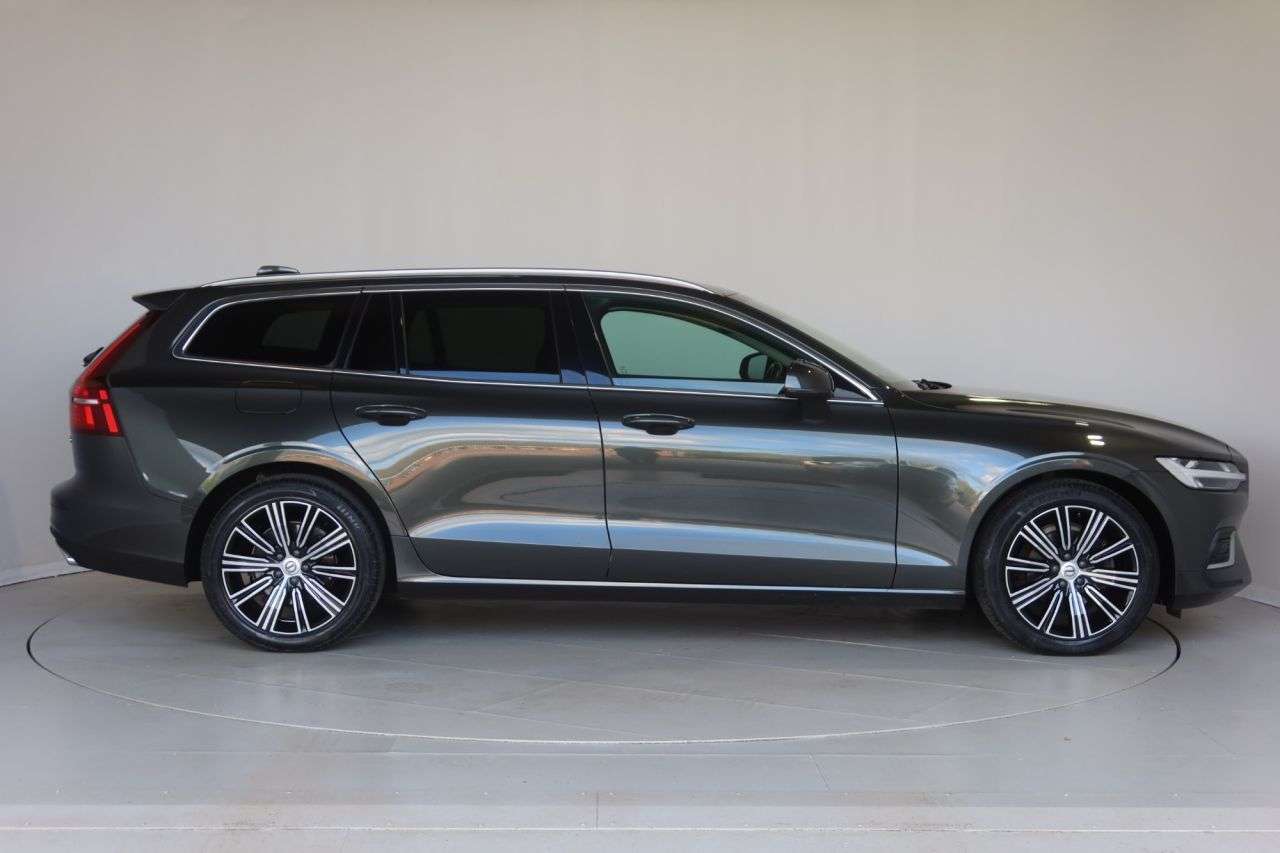2021 VOLVO V60 2021 VOLVO V60