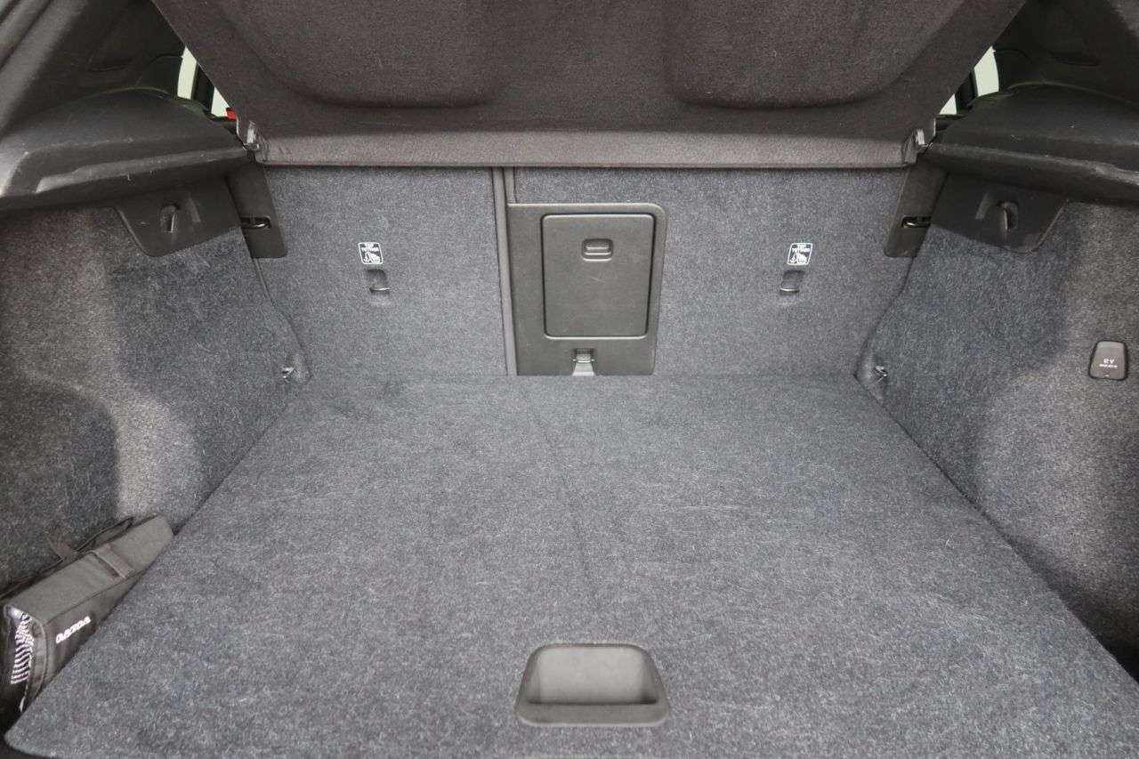 2021 VOLVO XC40 2021 VOLVO XC40