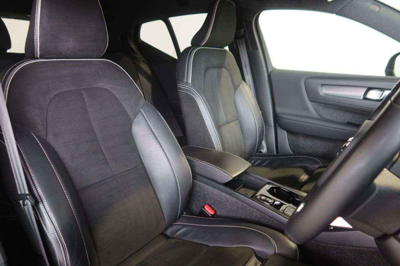 2021 VOLVO XC40 2021 VOLVO XC40