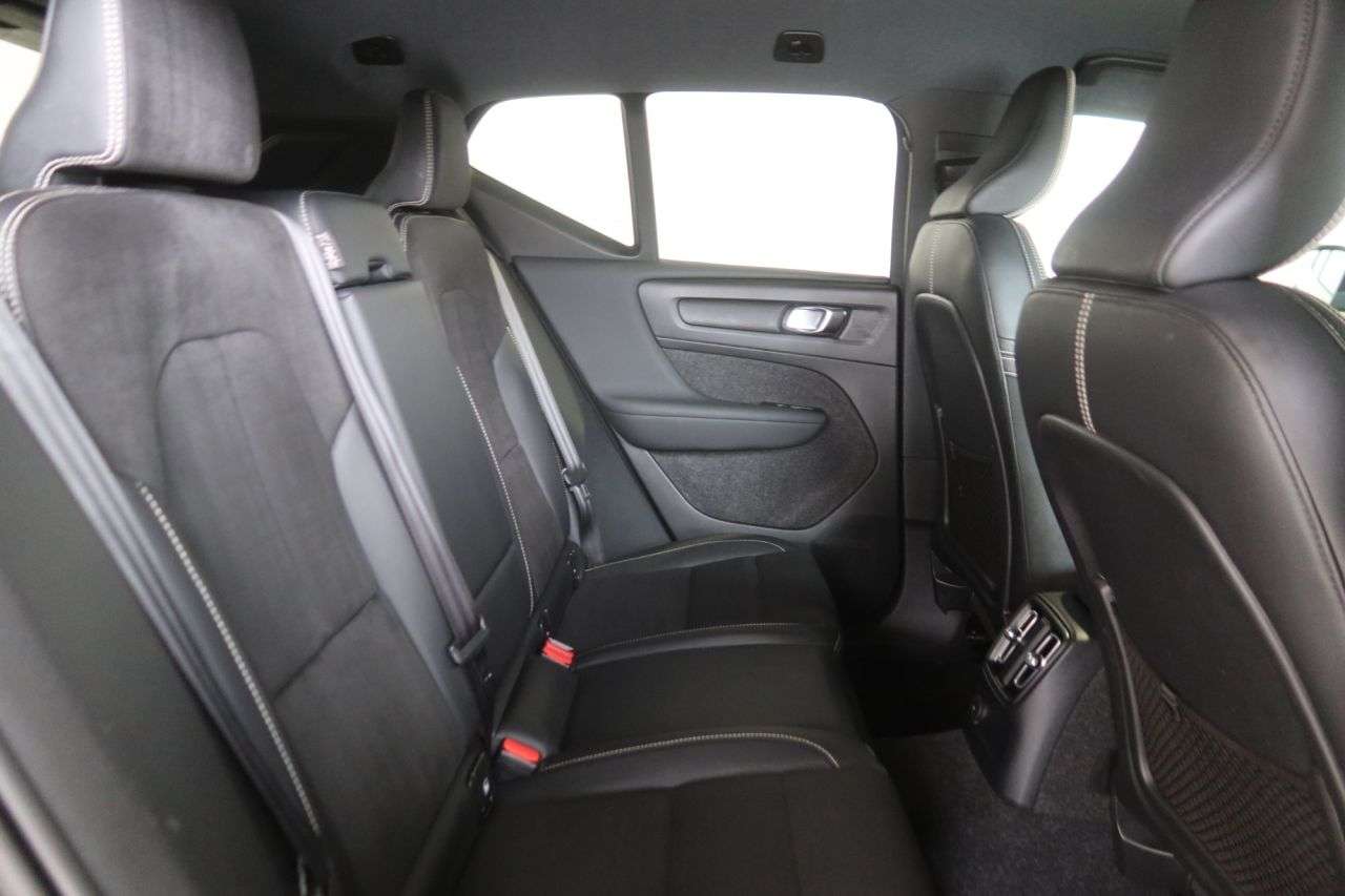 2021 VOLVO XC40 2021 VOLVO XC40