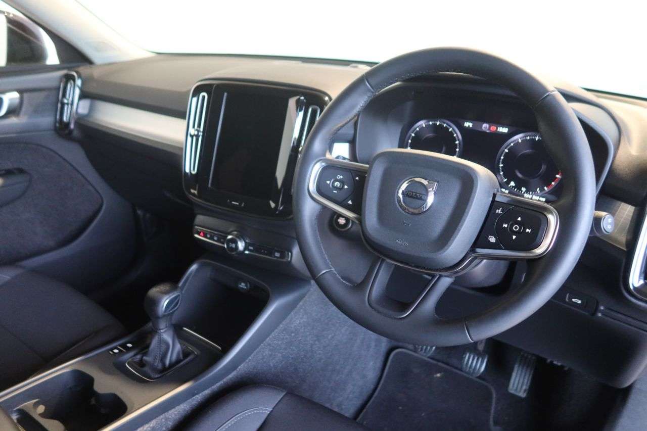 2021 VOLVO XC40 2021 VOLVO XC40