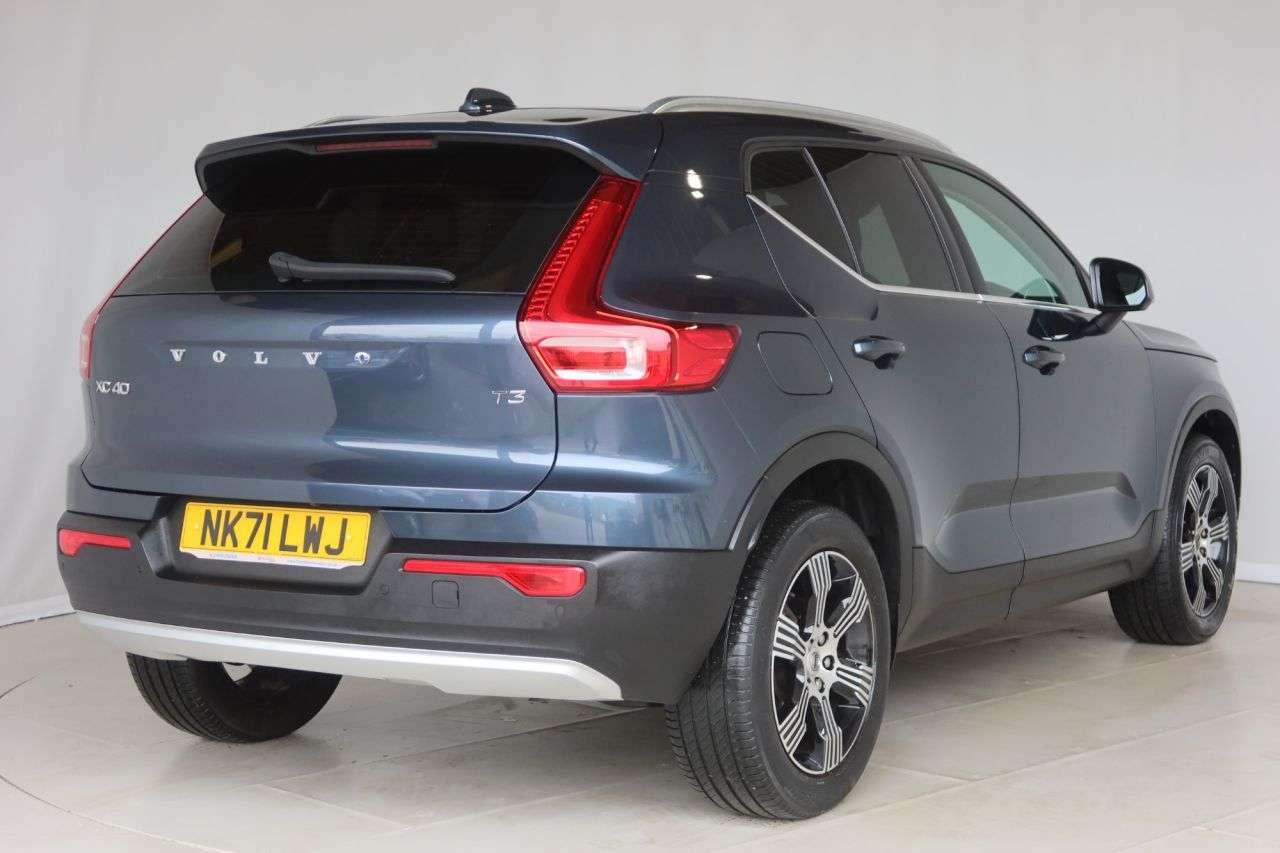 2021 VOLVO XC40 2021 VOLVO XC40