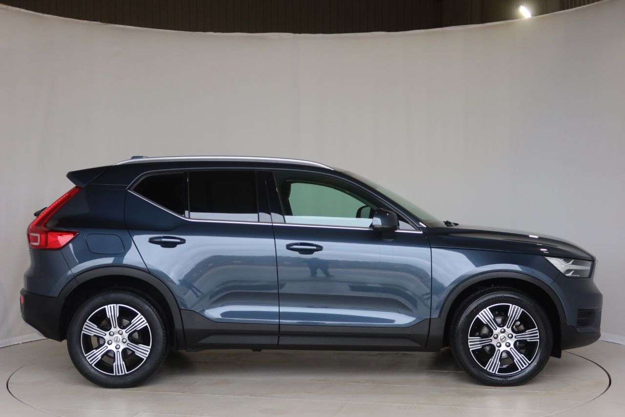 2021 VOLVO XC40 2021 VOLVO XC40