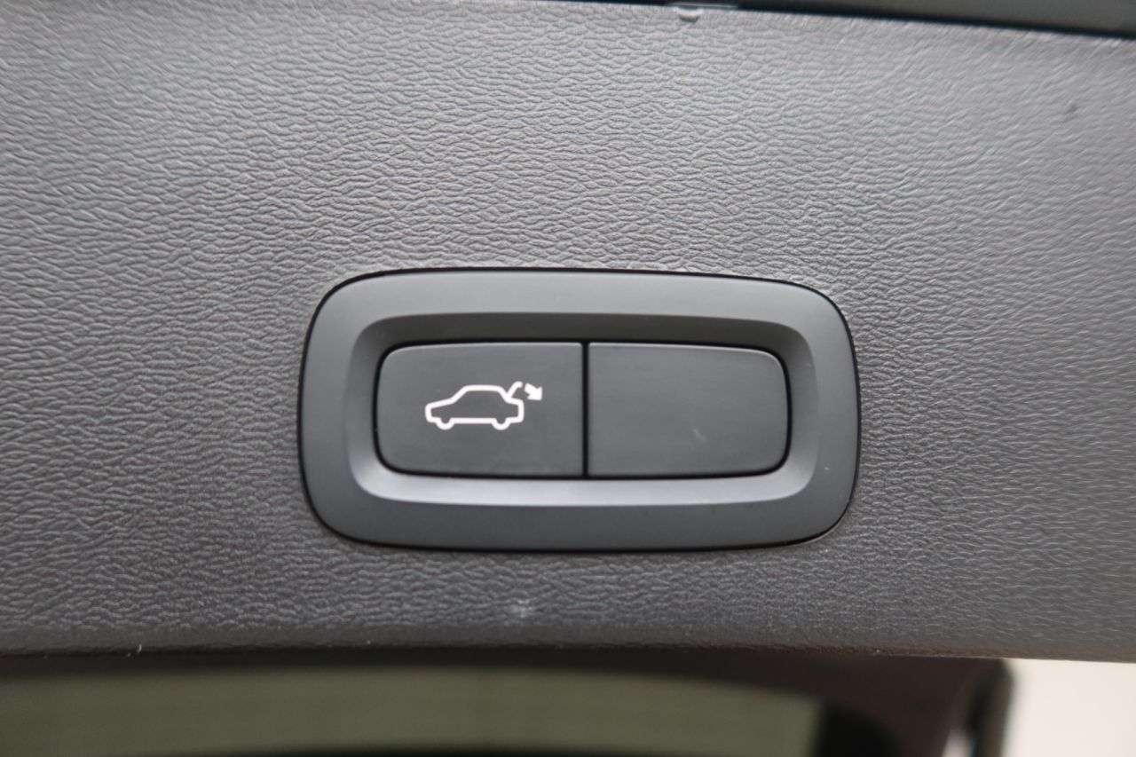 2021 VOLVO XC40 2021 VOLVO XC40