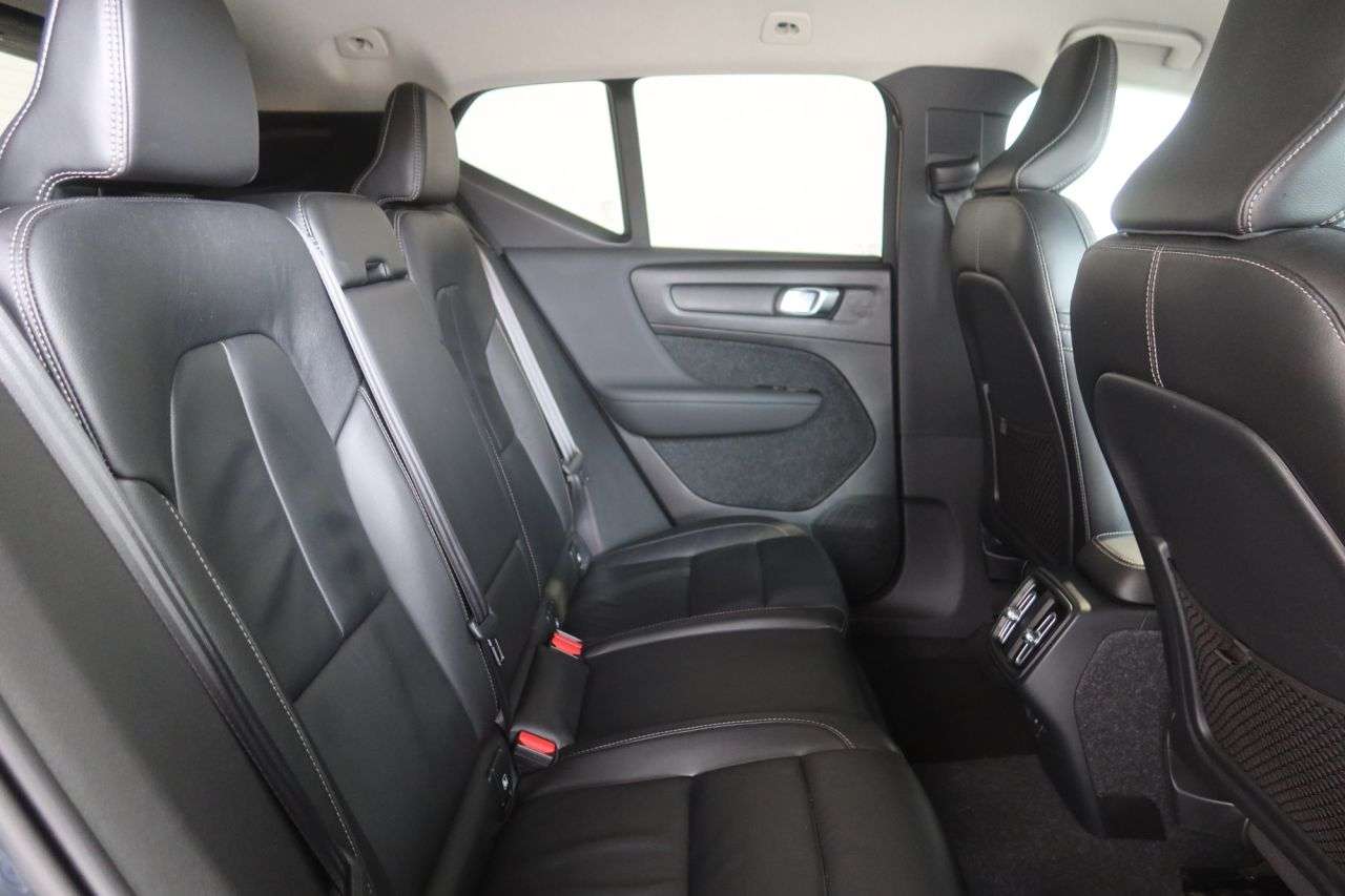 2021 VOLVO XC40 2021 VOLVO XC40