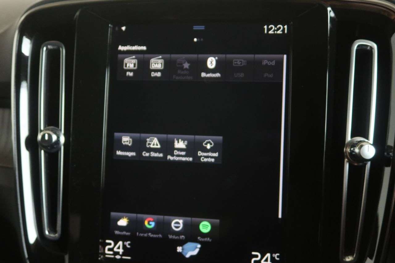 2021 VOLVO XC40 2021 VOLVO XC40