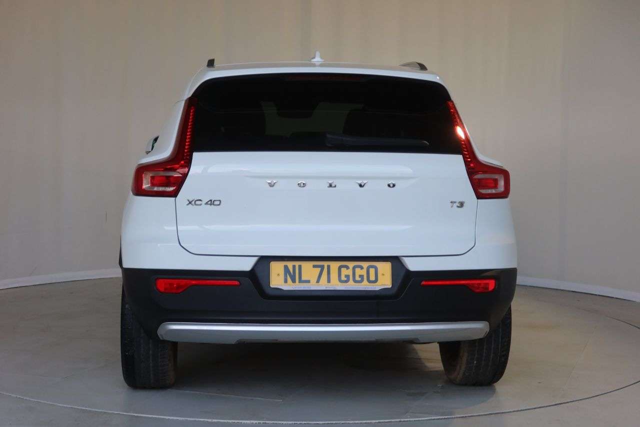 2021 VOLVO XC40 2021 VOLVO XC40