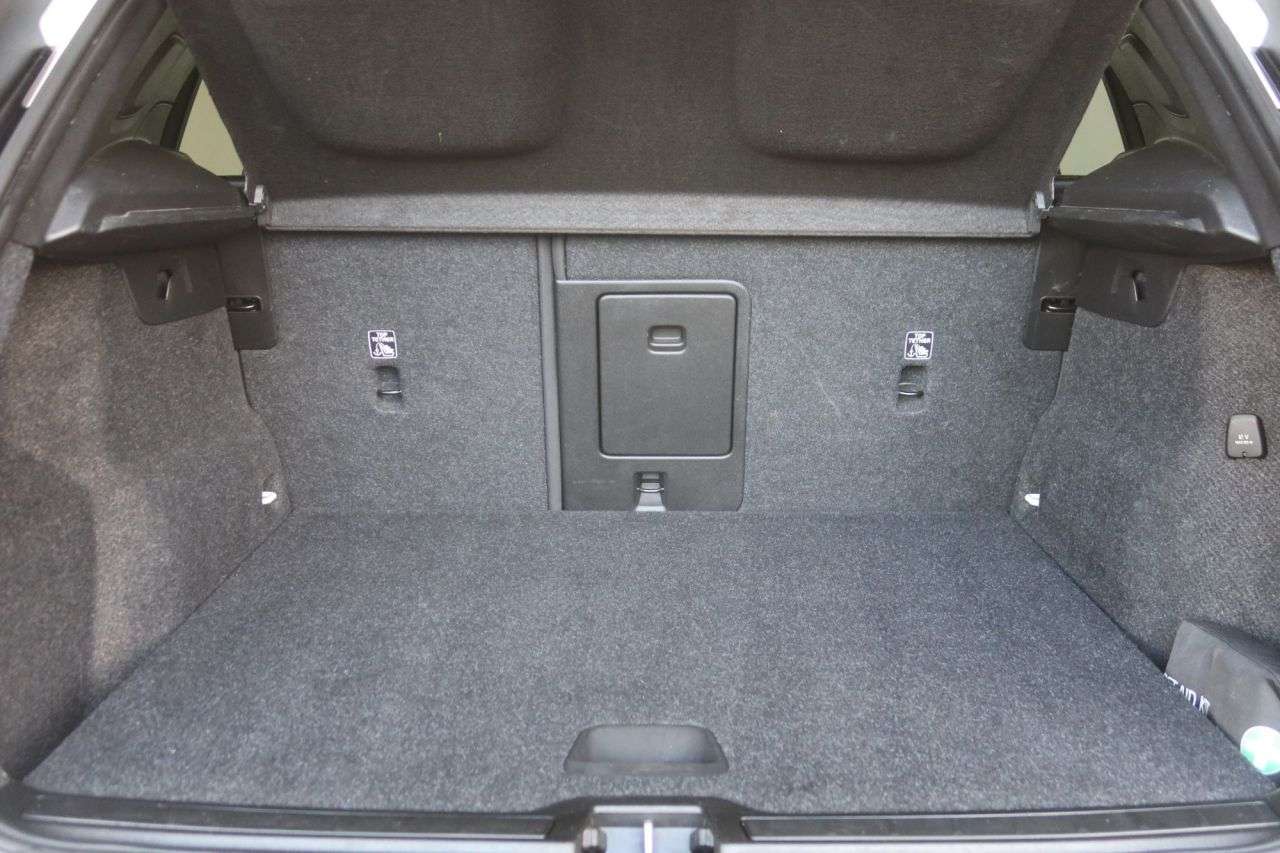 2021 VOLVO XC40 2021 VOLVO XC40