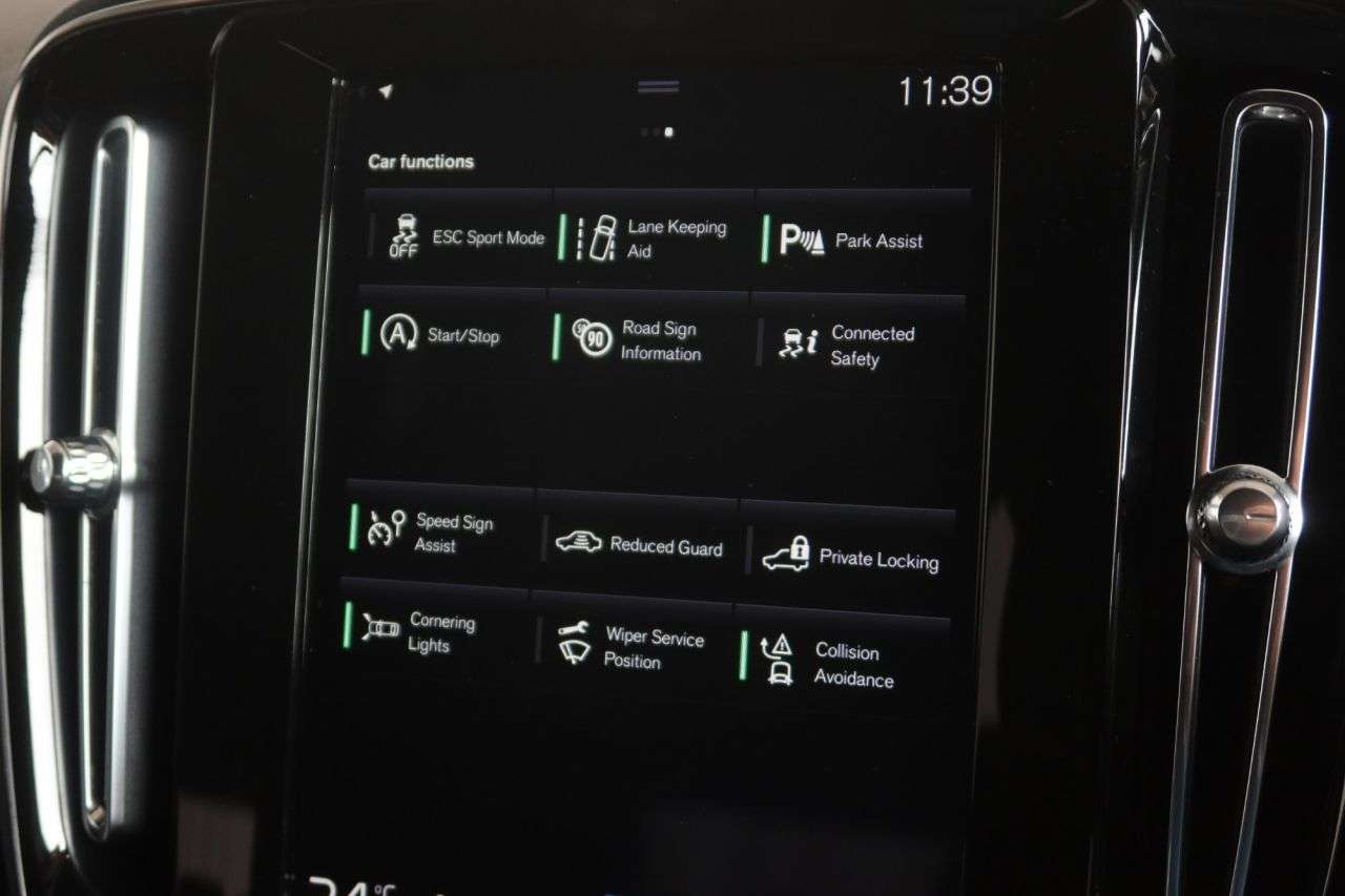 2021 VOLVO XC40 2021 VOLVO XC40