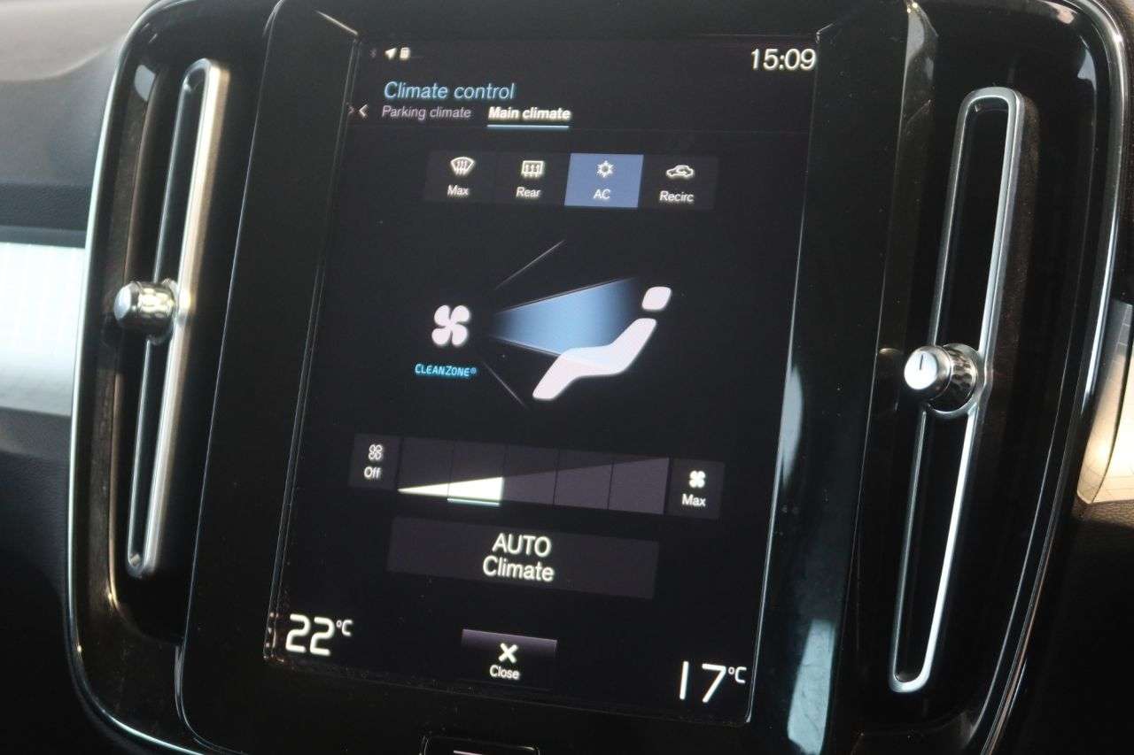 2021 VOLVO XC40 2021 VOLVO XC40