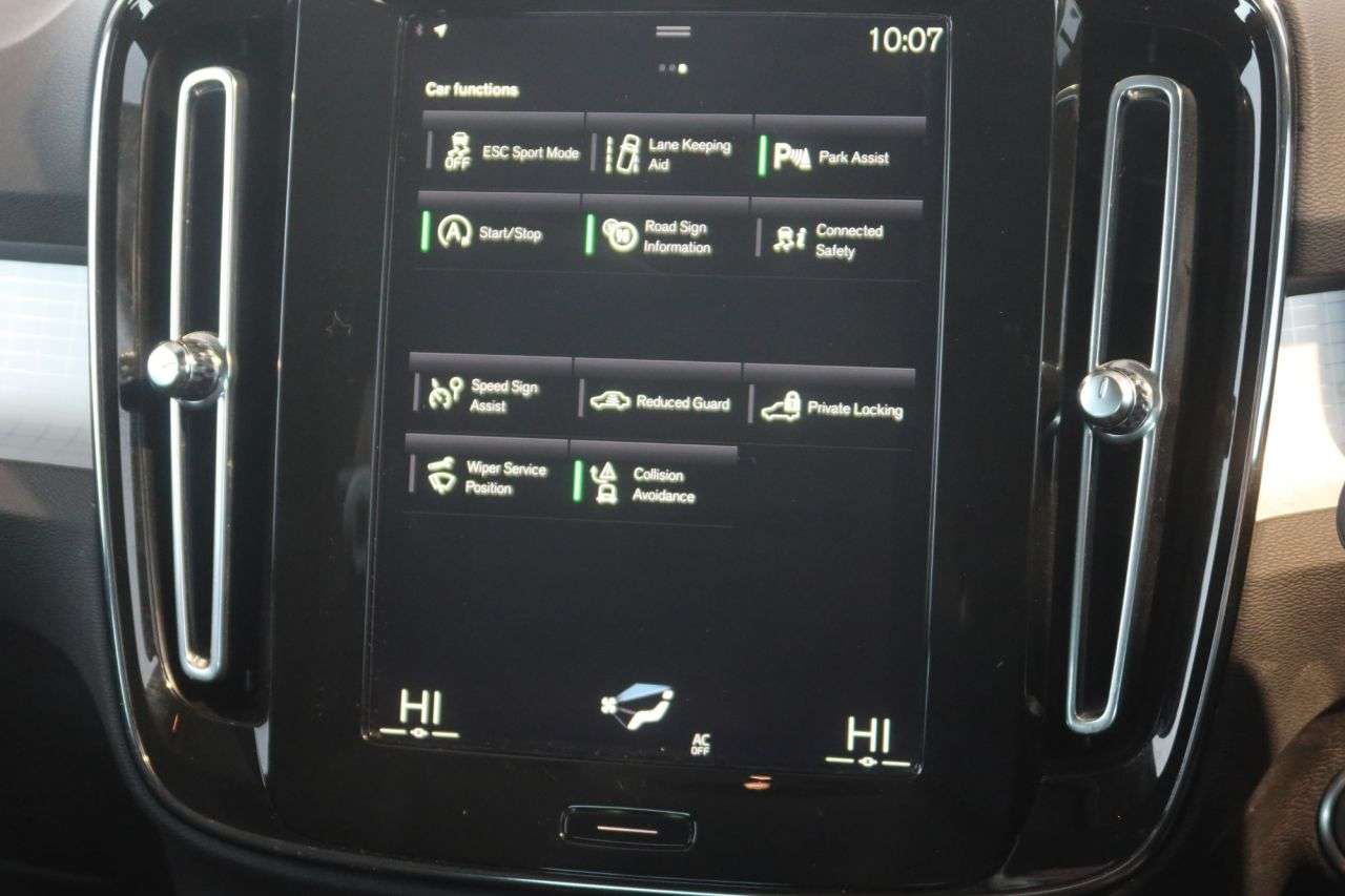 2021 VOLVO XC40 2021 VOLVO XC40