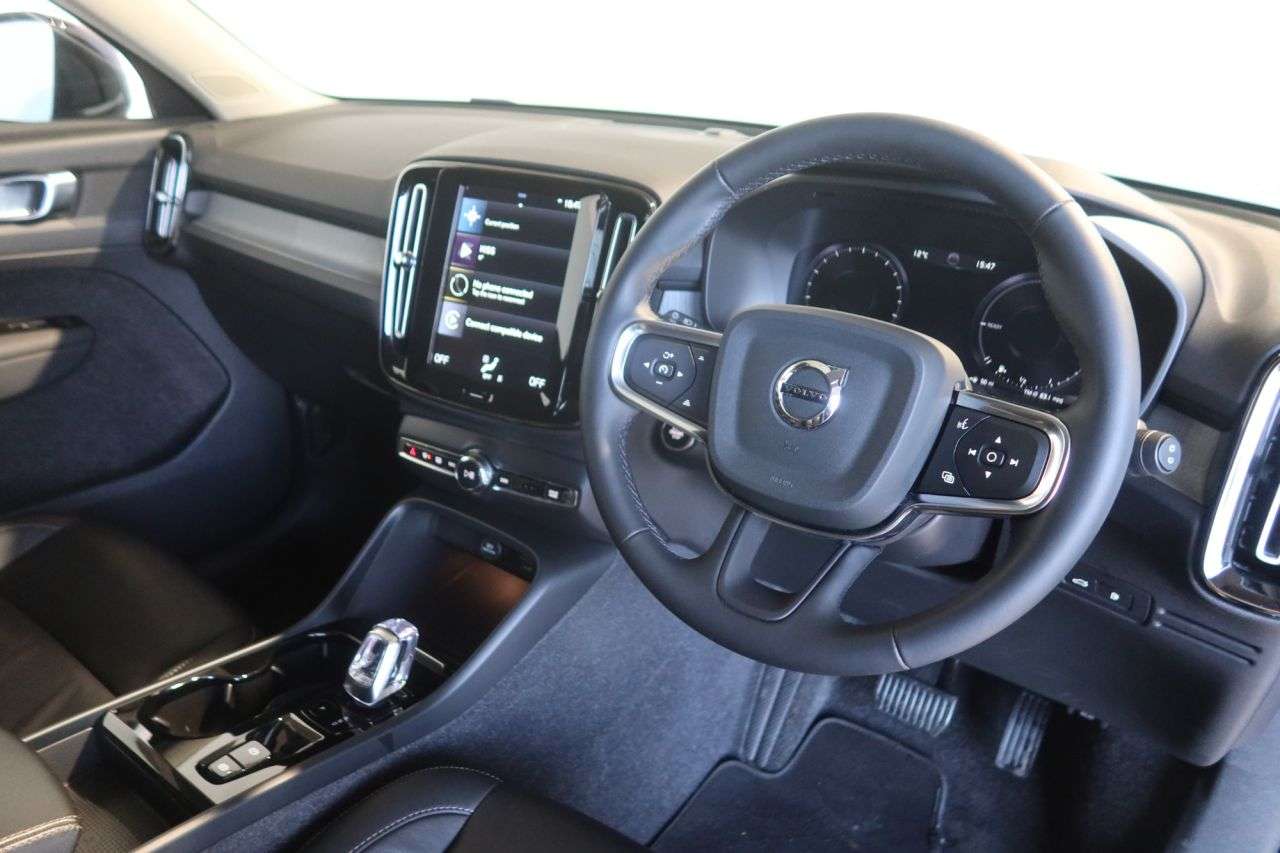 2021 VOLVO XC40 2021 VOLVO XC40