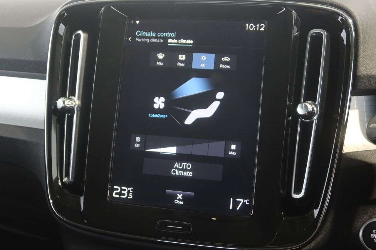 2022 VOLVO XC40 2022 VOLVO XC40