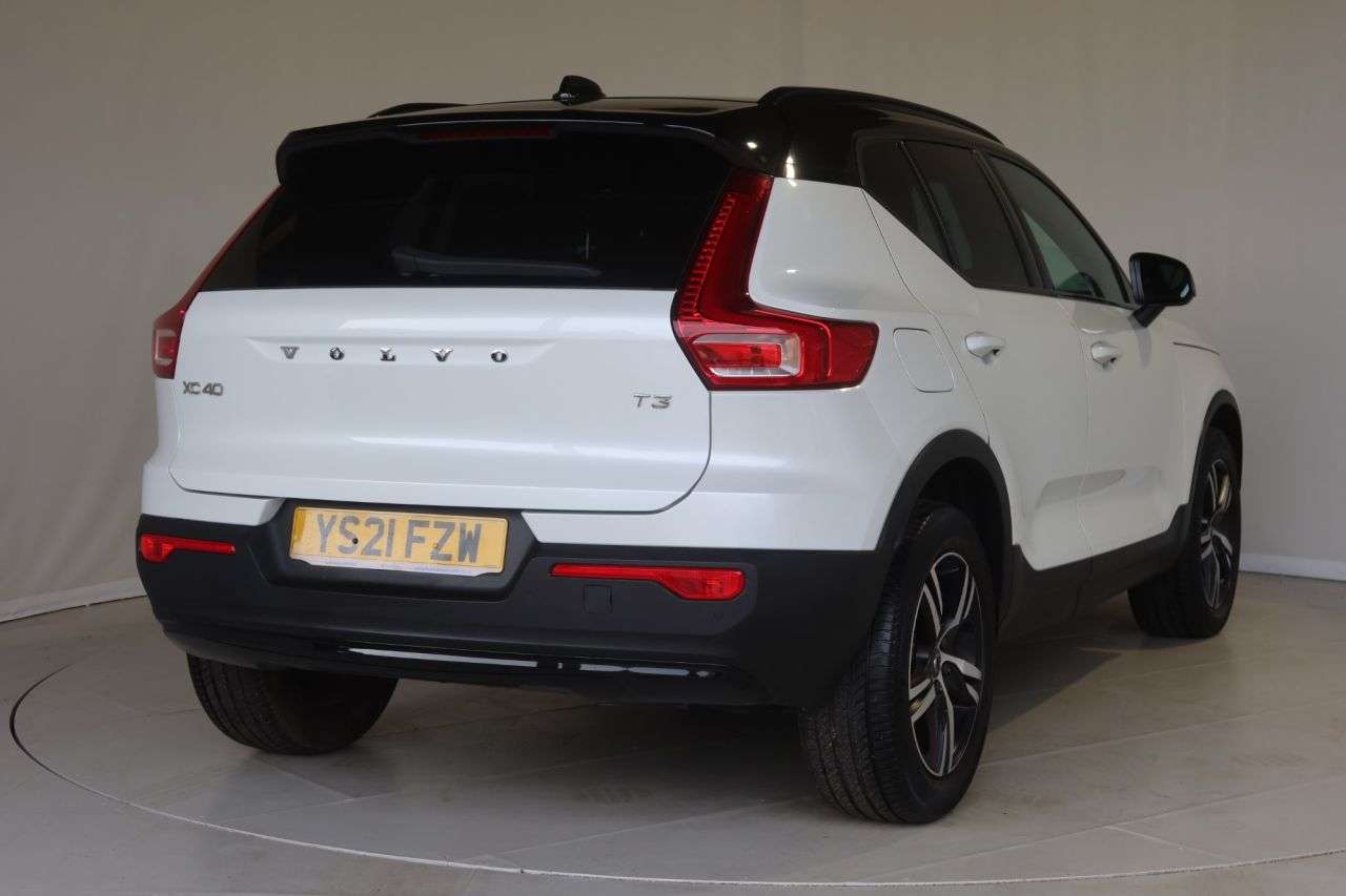2021 VOLVO XC40 2021 VOLVO XC40