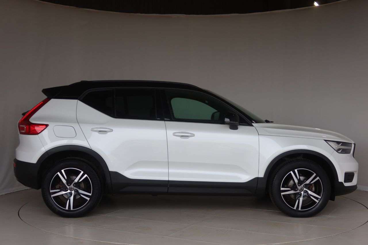 2021 VOLVO XC40 2021 VOLVO XC40