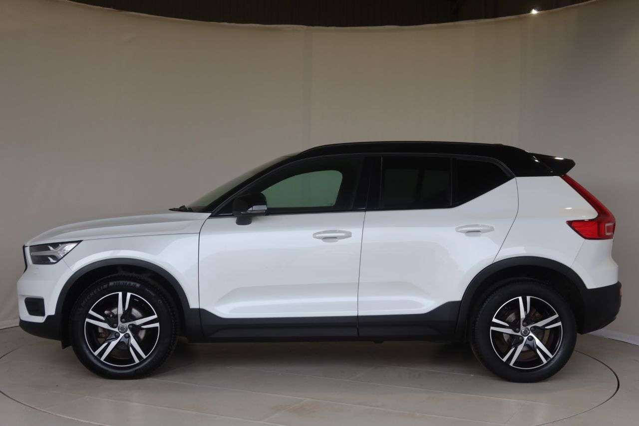 2021 VOLVO XC40 2021 VOLVO XC40