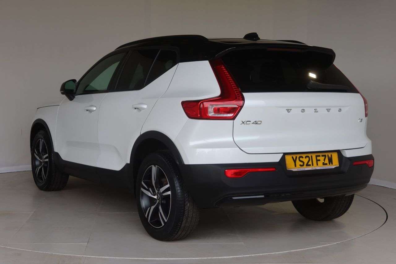 2021 VOLVO XC40 2021 VOLVO XC40