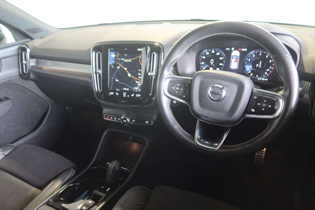 2021 VOLVO XC40 2021 VOLVO XC40