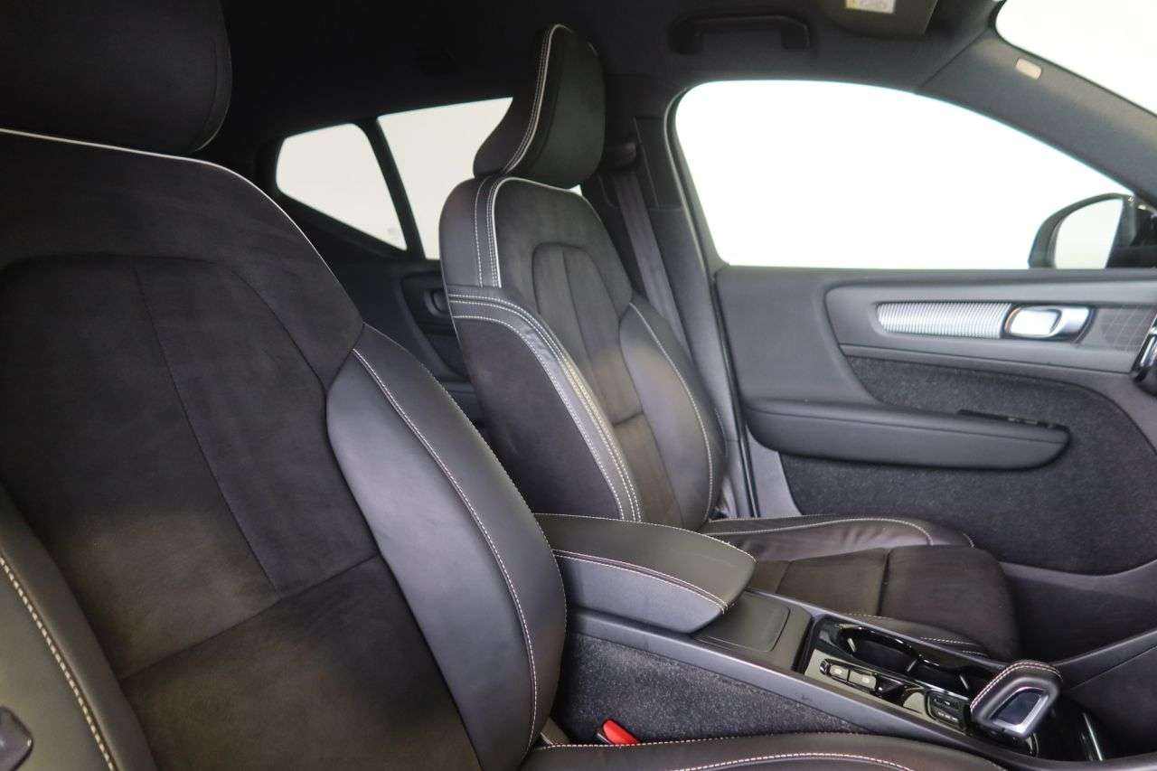 2021 VOLVO XC40 2021 VOLVO XC40