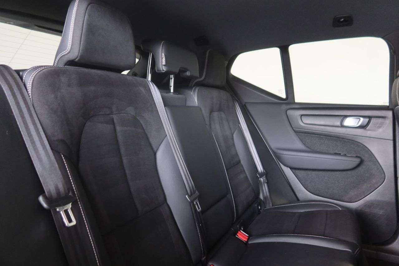 2021 VOLVO XC40 2021 VOLVO XC40