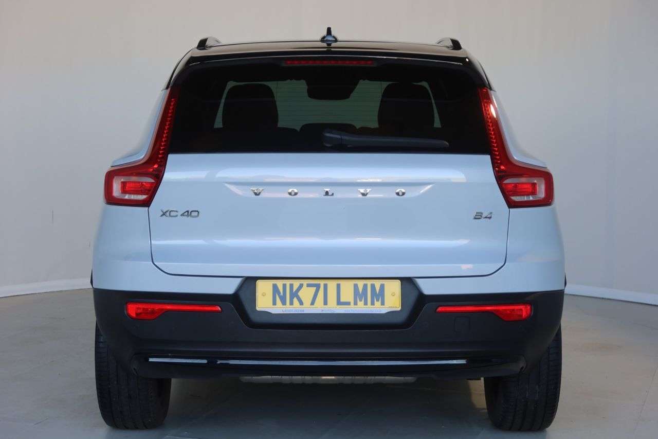 2021 VOLVO XC40 2021 VOLVO XC40