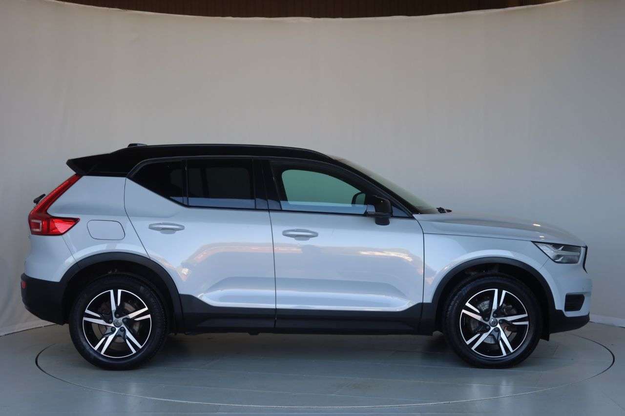 2021 VOLVO XC40 2021 VOLVO XC40