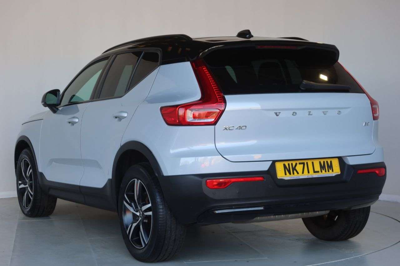 2021 VOLVO XC40 2021 VOLVO XC40