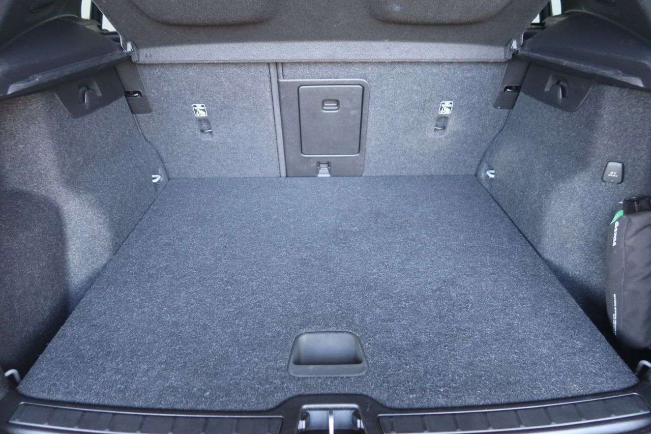 2021 VOLVO XC40 2021 VOLVO XC40