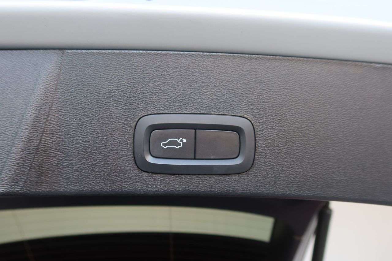 2021 VOLVO XC40 2021 VOLVO XC40