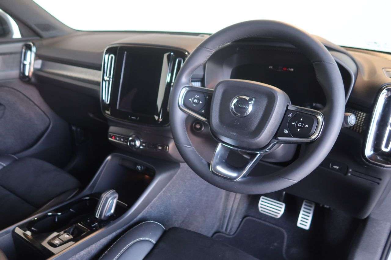 2021 VOLVO XC40 2021 VOLVO XC40