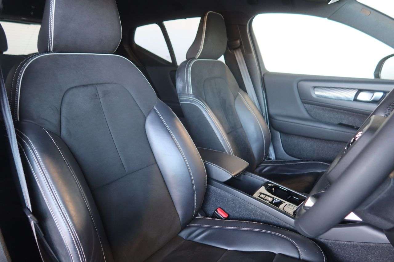 2021 VOLVO XC40 2021 VOLVO XC40