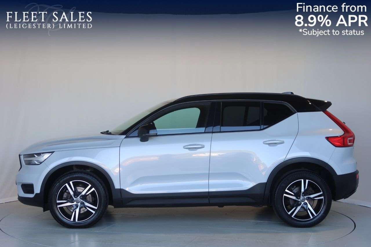2021 VOLVO XC40 2021 VOLVO XC40