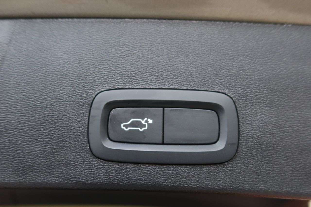 2021 VOLVO XC40 2021 VOLVO XC40