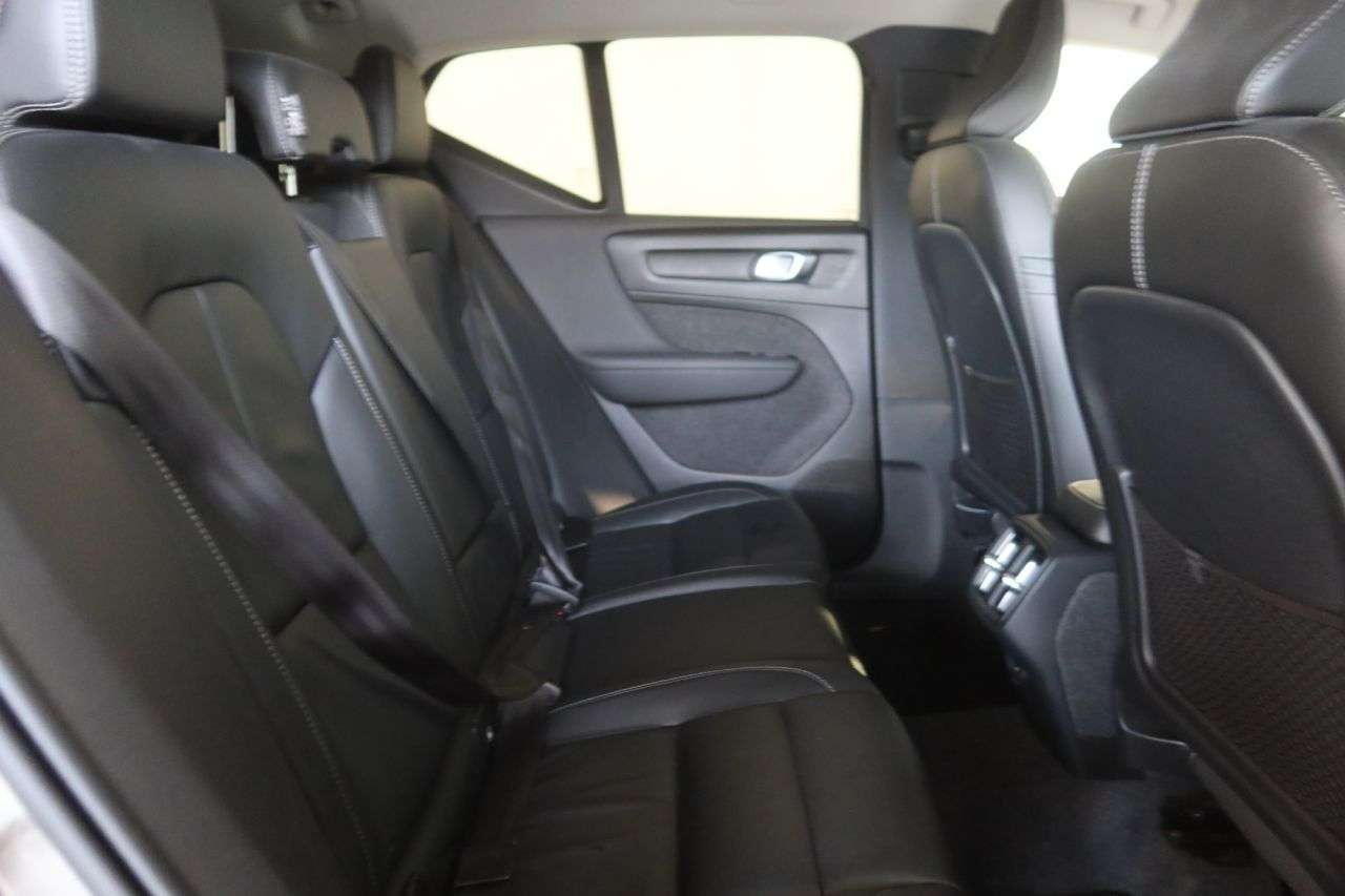 2021 VOLVO XC40 2021 VOLVO XC40