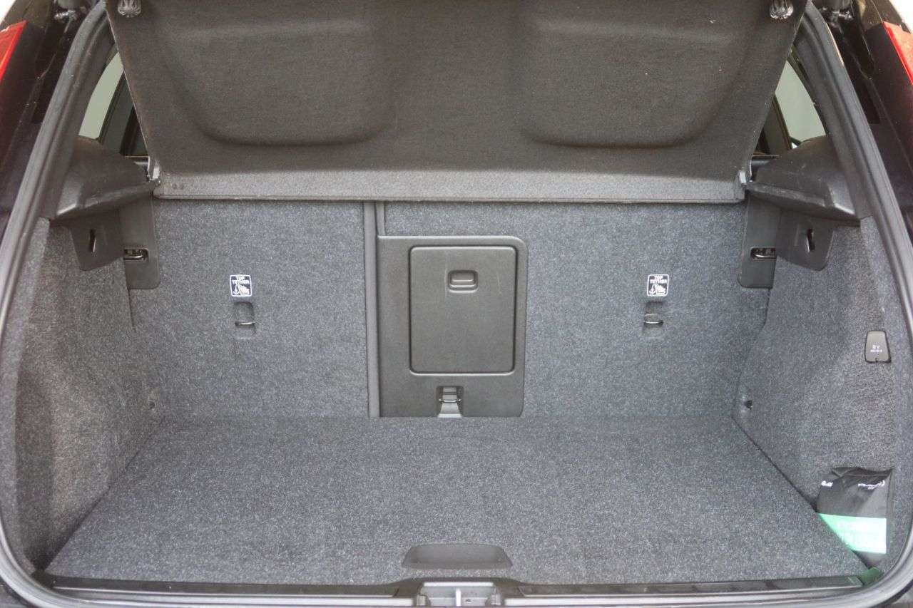 2021 VOLVO XC40 2021 VOLVO XC40