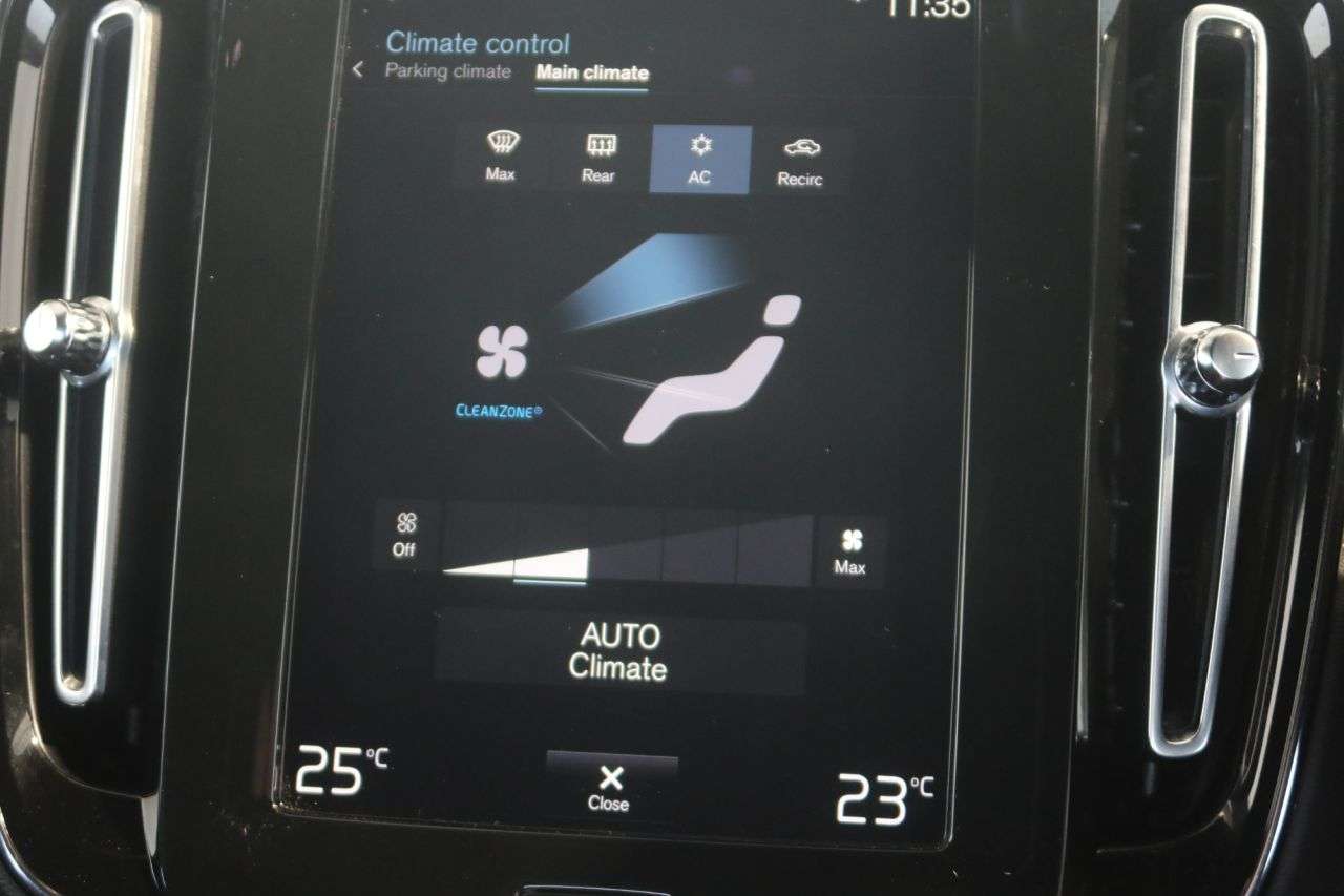 2021 VOLVO XC40 2021 VOLVO XC40