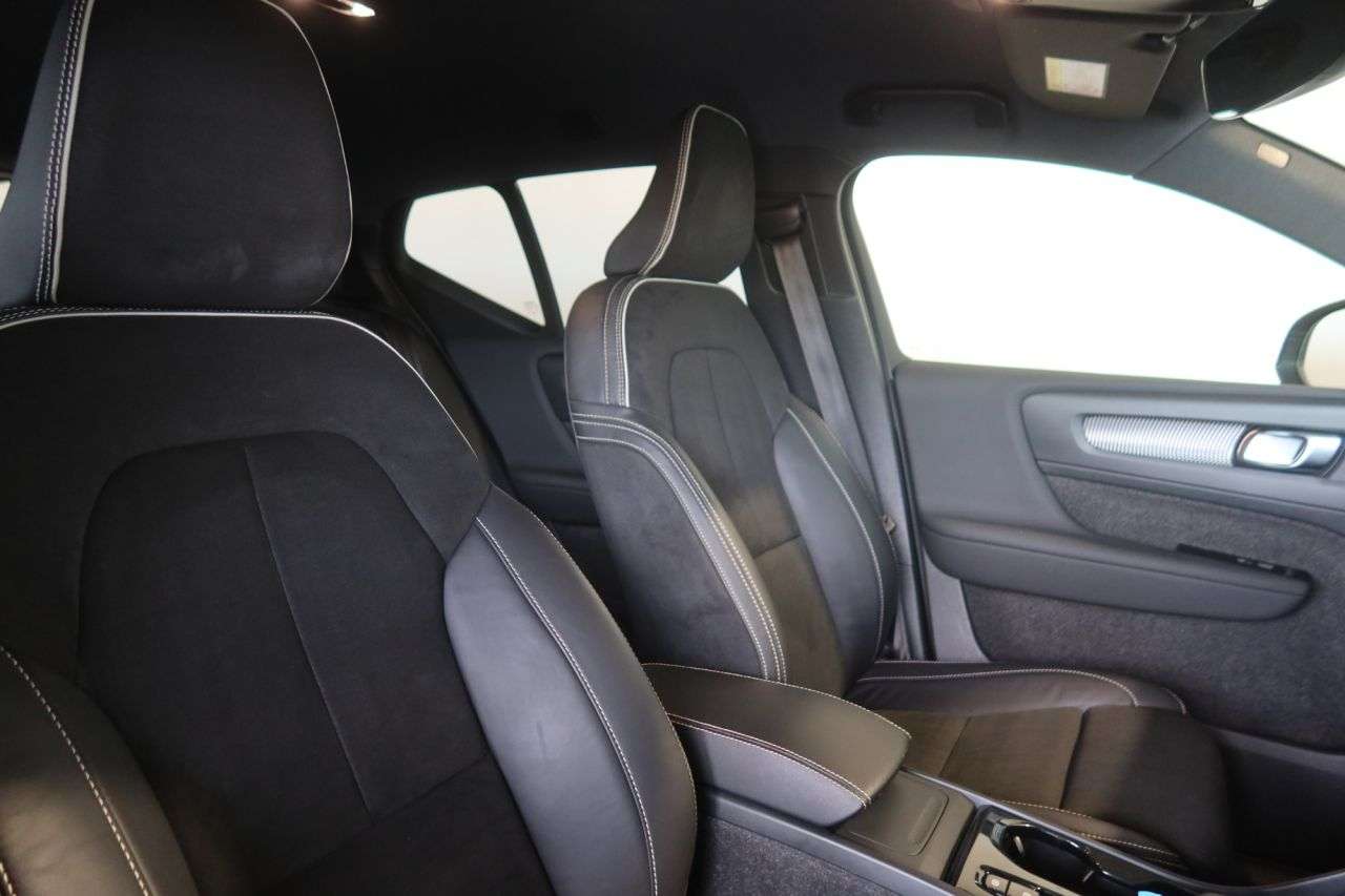 2021 VOLVO XC40 2021 VOLVO XC40