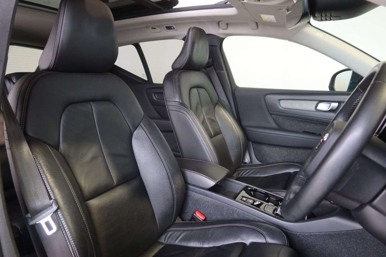 2021 VOLVO XC40 2021 VOLVO XC40