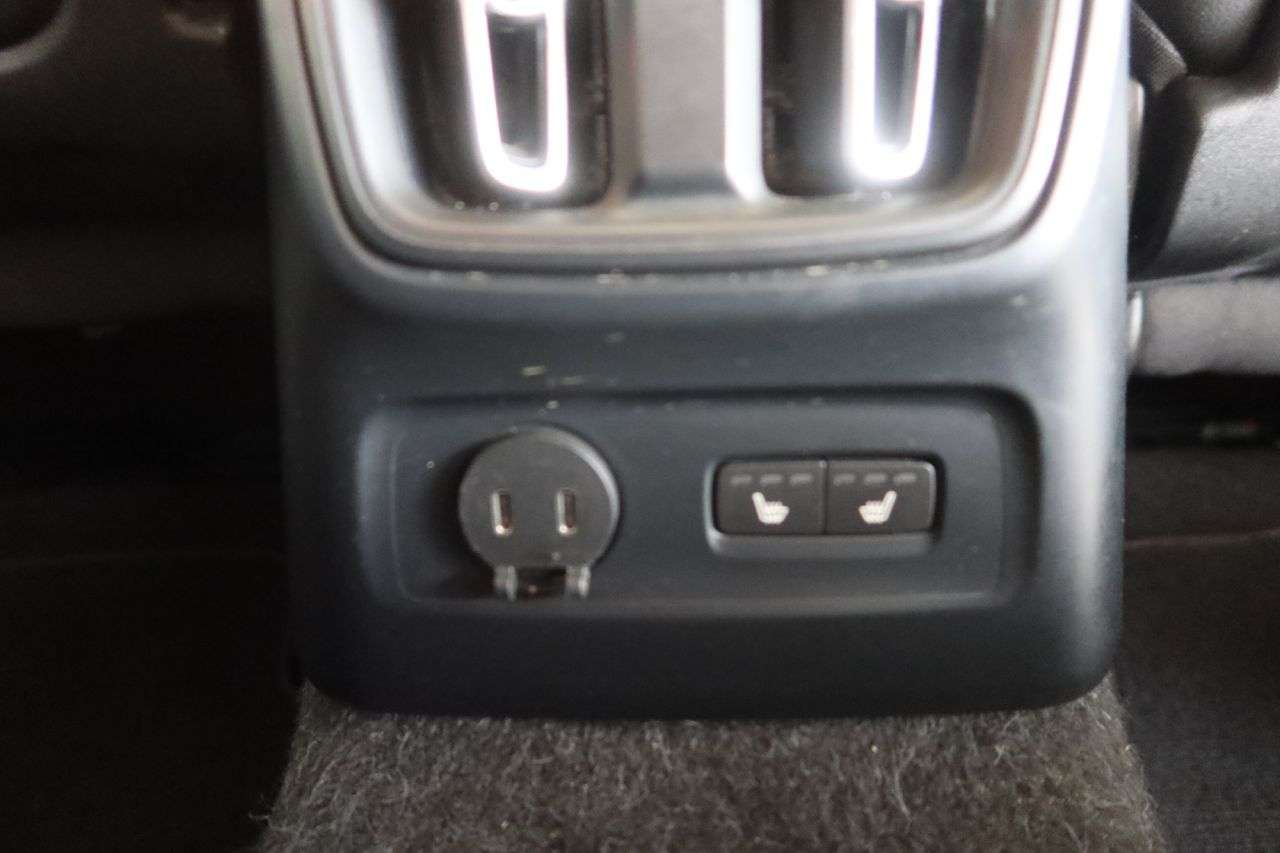 2021 VOLVO XC40 2021 VOLVO XC40