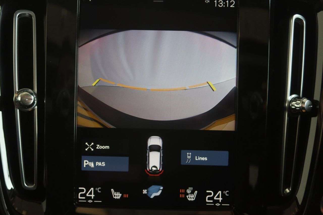 2021 VOLVO XC40 2021 VOLVO XC40