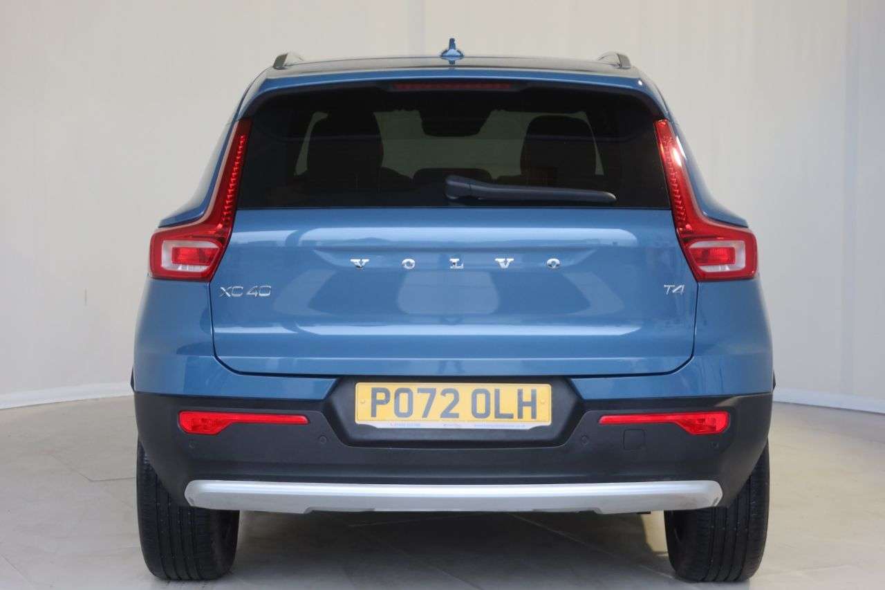 2022 VOLVO XC40 2022 VOLVO XC40