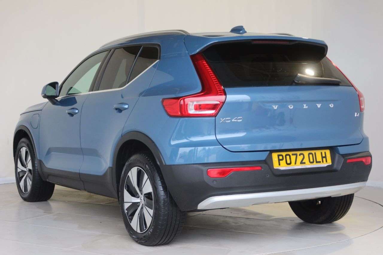 2022 VOLVO XC40 2022 VOLVO XC40