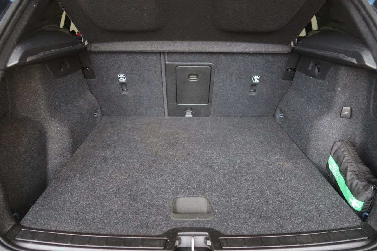 2022 VOLVO XC40 2022 VOLVO XC40