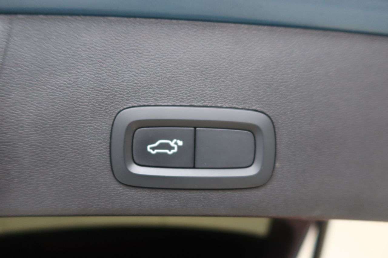 2022 VOLVO XC40 2022 VOLVO XC40