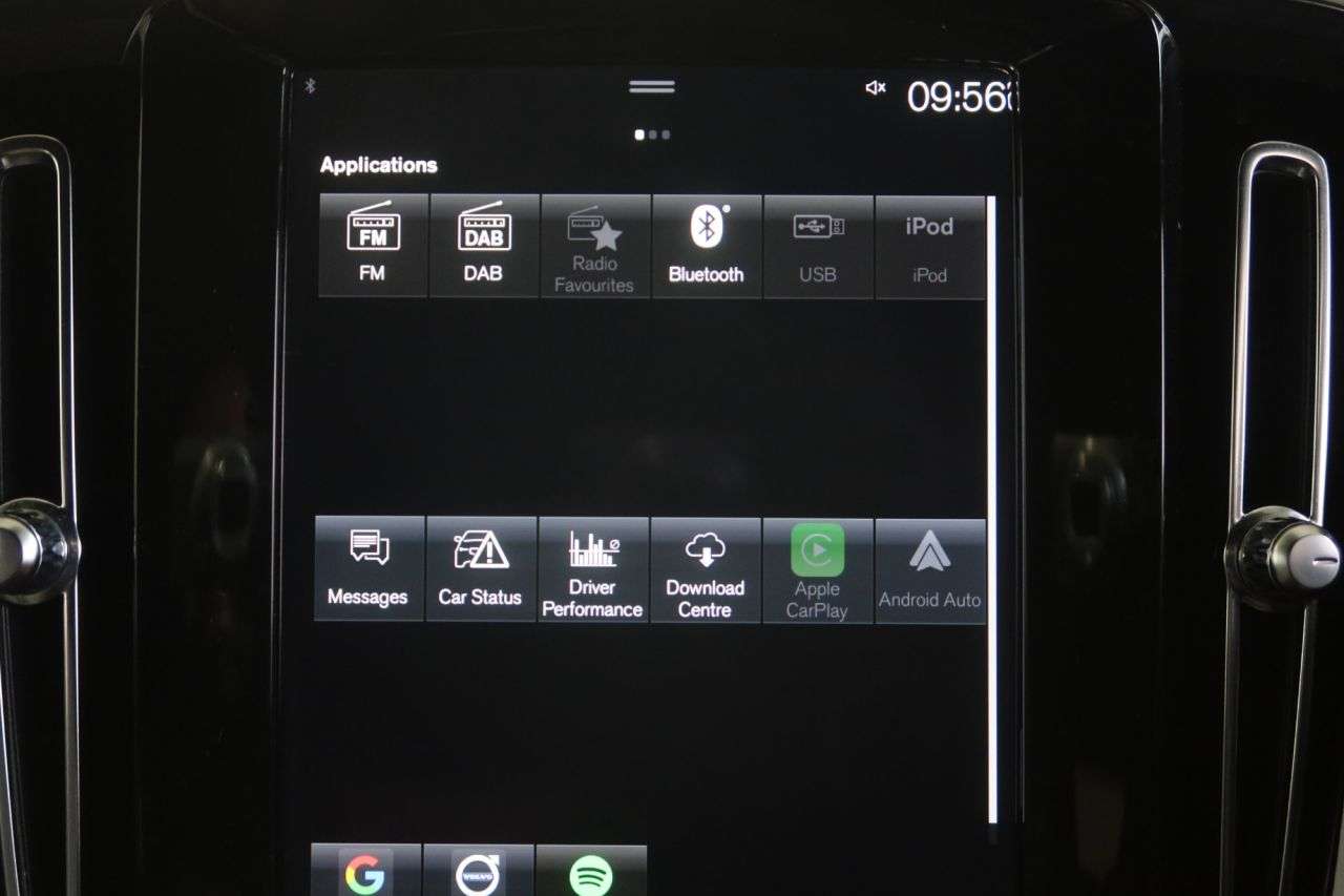 2022 VOLVO XC40 2022 VOLVO XC40