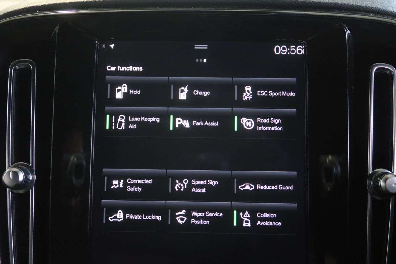 2022 VOLVO XC40 2022 VOLVO XC40