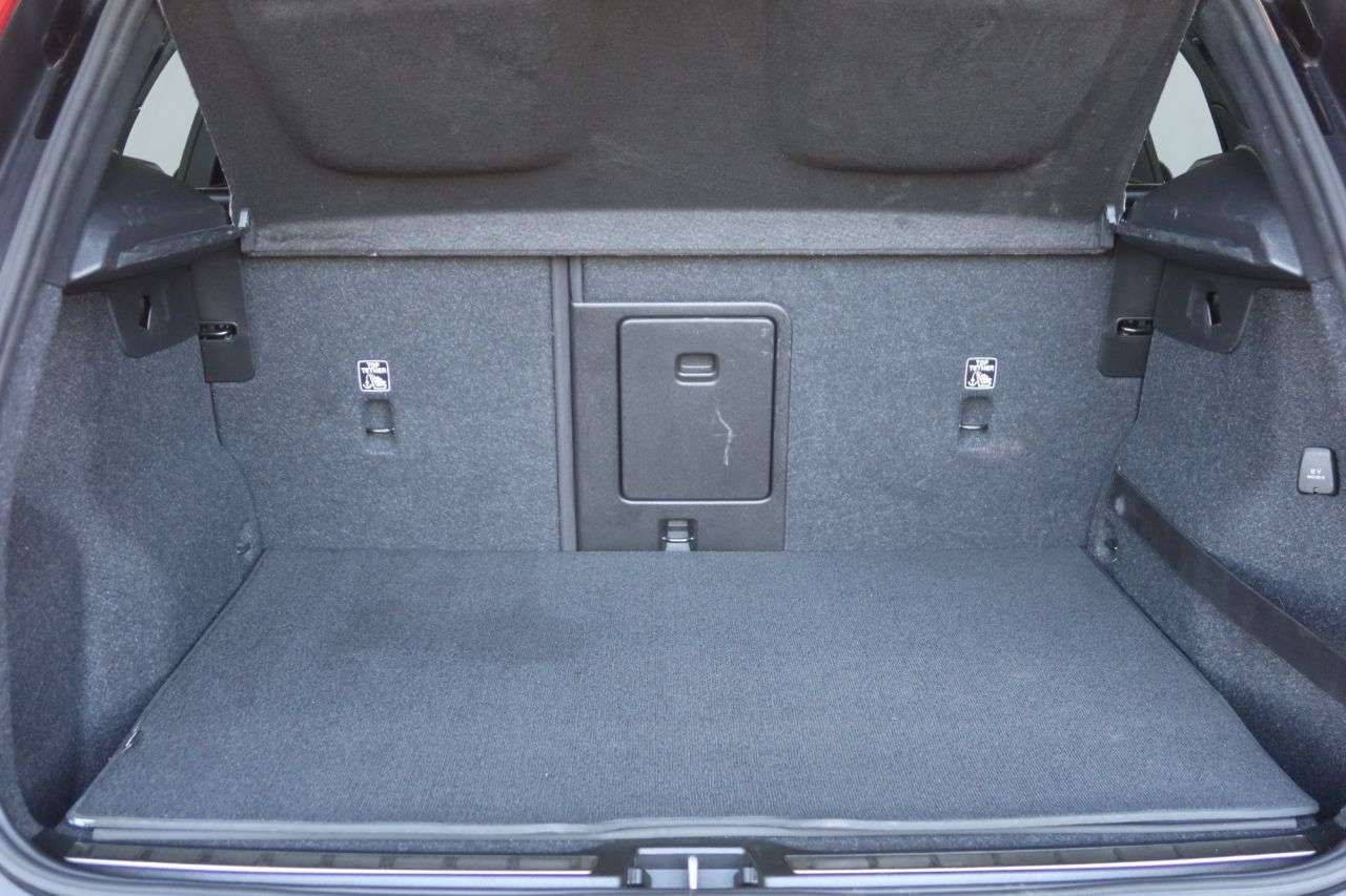 2020 VOLVO XC40 2020 VOLVO XC40