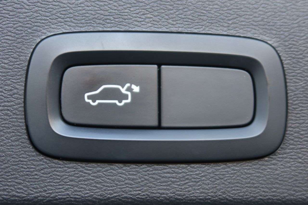 2020 VOLVO XC40 2020 VOLVO XC40